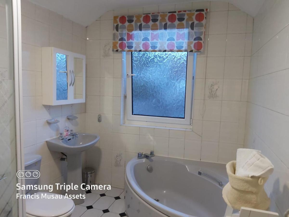 Garden City House - Huku Kwetu - Spacious 2 Bedroom House In Quiet Location -Notts- Affordable And Suitable For Group Business Travellers Nottingham Exterior foto