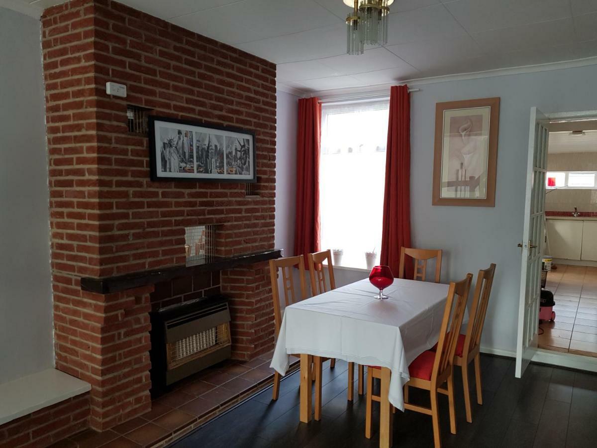 Garden City House - Huku Kwetu - Spacious 2 Bedroom House In Quiet Location -Notts- Affordable And Suitable For Group Business Travellers Nottingham Exterior foto